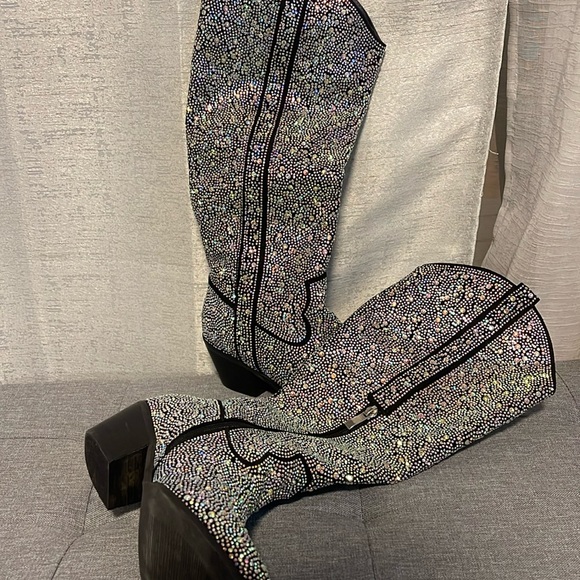 Bedazzled/Sparkly Cowboy Boots - Picture 1 of 4
